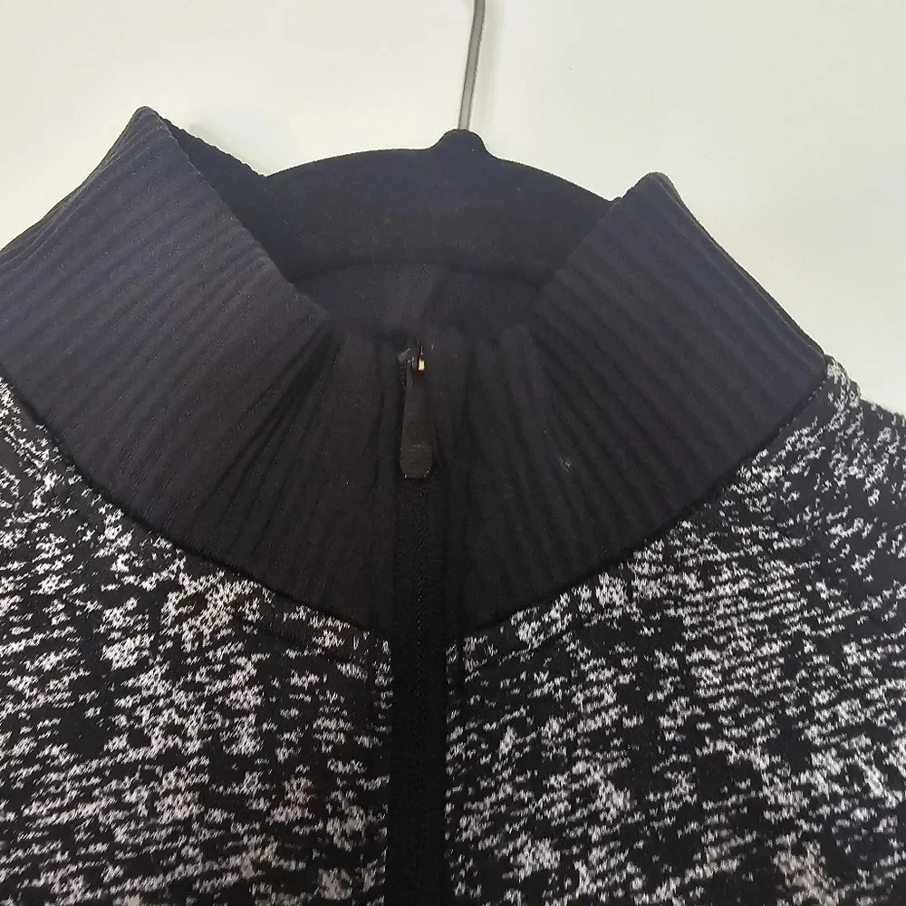 Lululemon Rest Leas 1/2 Zip Pullover Black and white Size 4